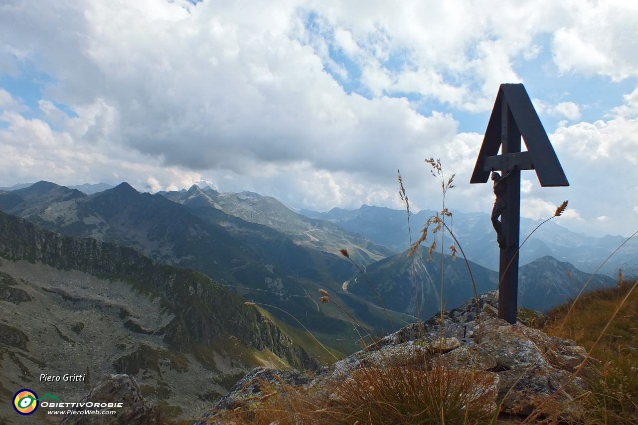 45 Vista verso i monti di Foppolo e la Val Carisole.JPG